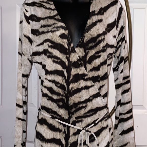Michael Kors Samburu Tiger Print Wrap Dress - Size M - Picture 3 of 14